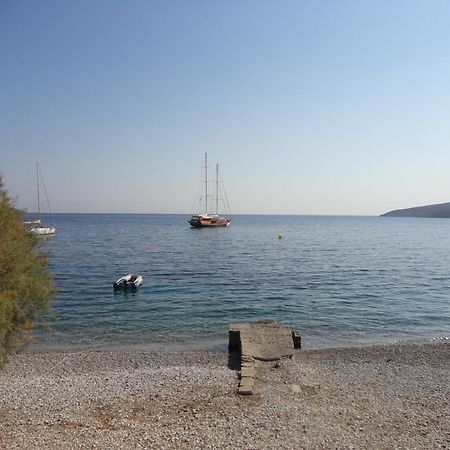 Pavlos Rooms Livadia  ภายนอก รูปภาพ