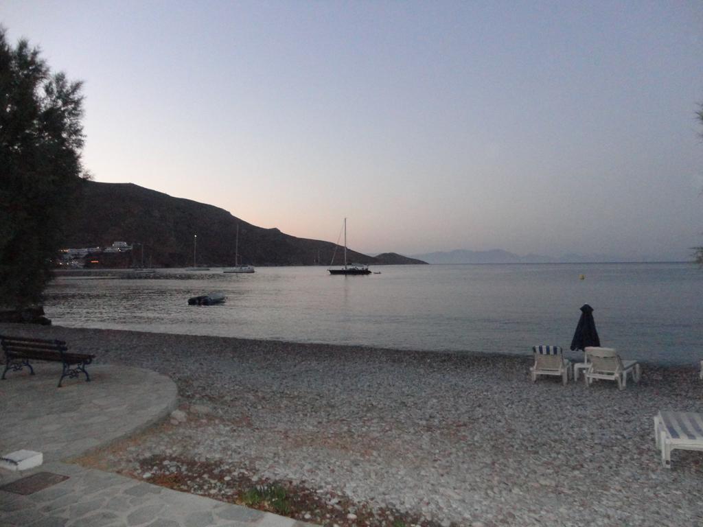 Pavlos Rooms Livadia  ภายนอก รูปภาพ