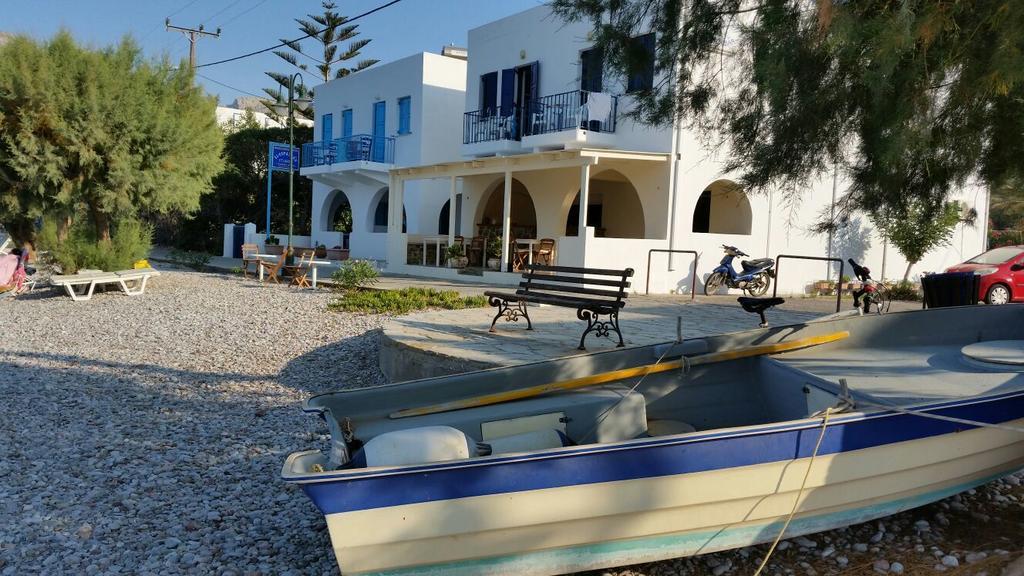 Pavlos Rooms Livadia  ภายนอก รูปภาพ