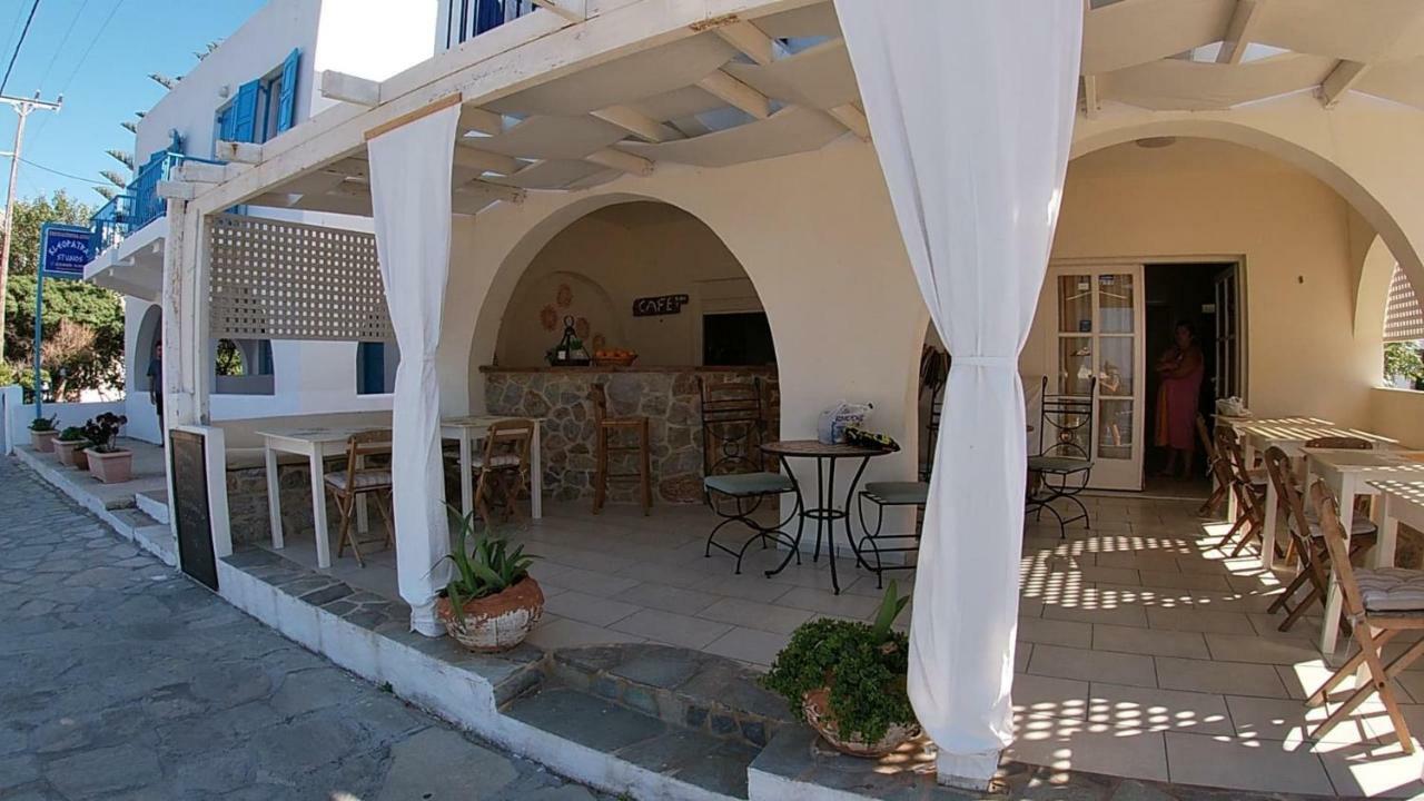 Pavlos Rooms Livadia  ภายนอก รูปภาพ